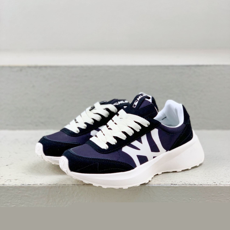 G*u*i casual shoes